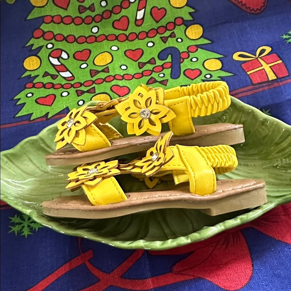 IYNX Sunny Yellow Floral Kids Sandals (5T) - Picture 2 of 5